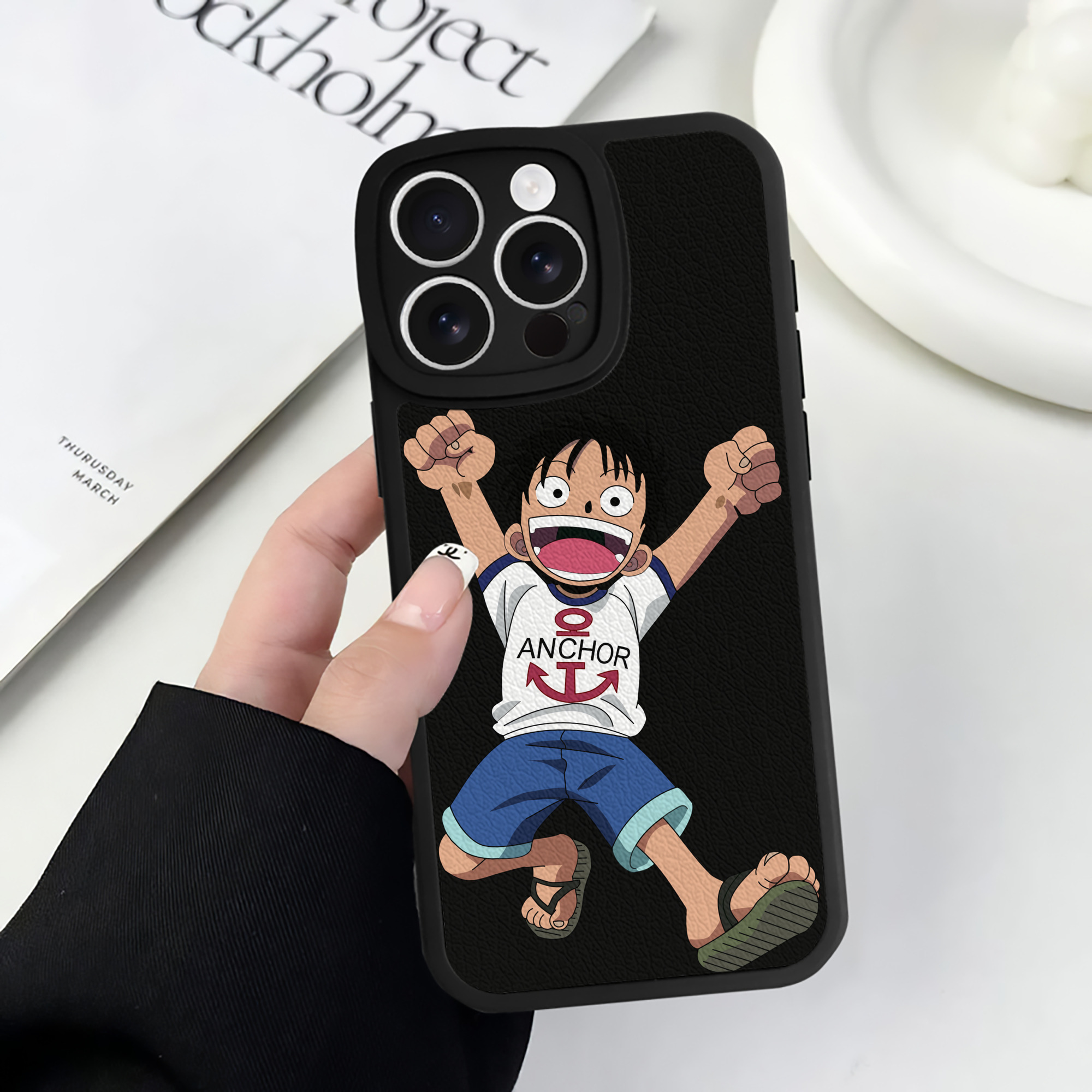 （画像用） ワンピース モンキー・D・ルフィ ONE PIECE Monkey D. Luffy 【iPhone 16シリーズ対応】シリコンスマホケース（レザー調） 材質：シリコン